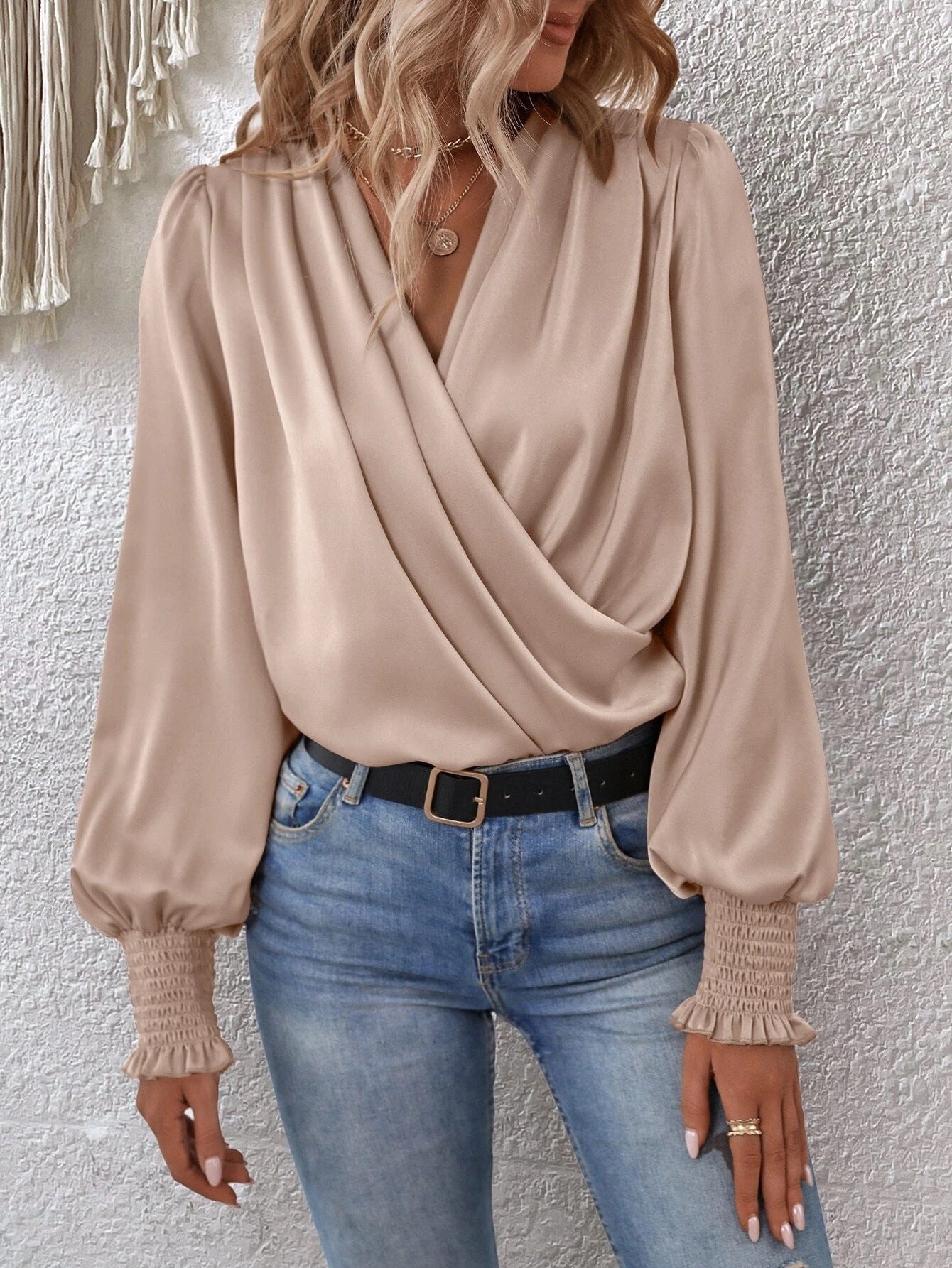 Women's Elegant Women's V-neck Lantern Sleeve Style Solid Color Shirt